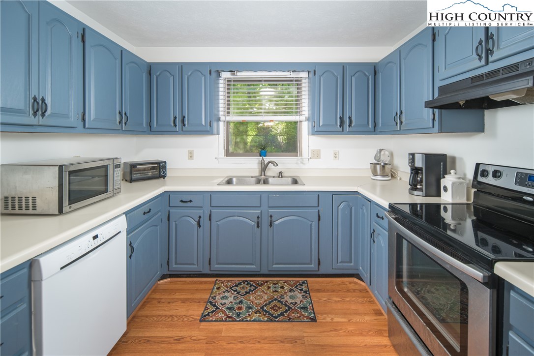 142 Wickham Square, Unit 5 Boone, NC 28607 - Photo 5 of 32 Gallery Image 5