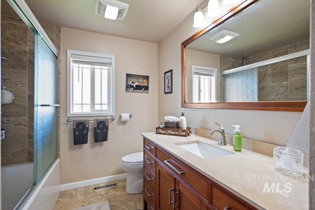 3828 15th Street Lewiston, ID 83501 - Photo 16 of 34 Full bathroom with vanity and bath / shower combo with glass door