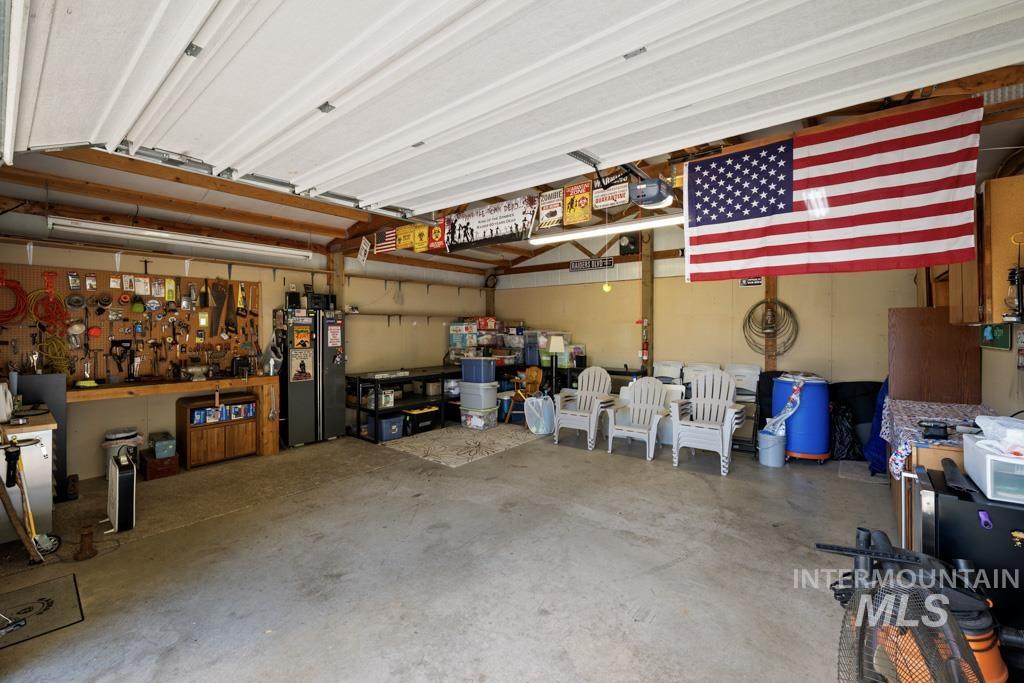 3828 15th Street Lewiston, ID 83501 - Photo 29 of 34 Garage featuring a workshop area