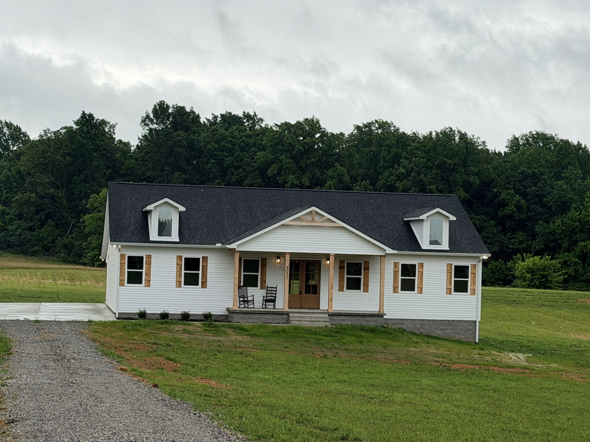 4031 Wells Road Springfield, TN 37172 - Photo 1 of 39 a front view of a house with a garden