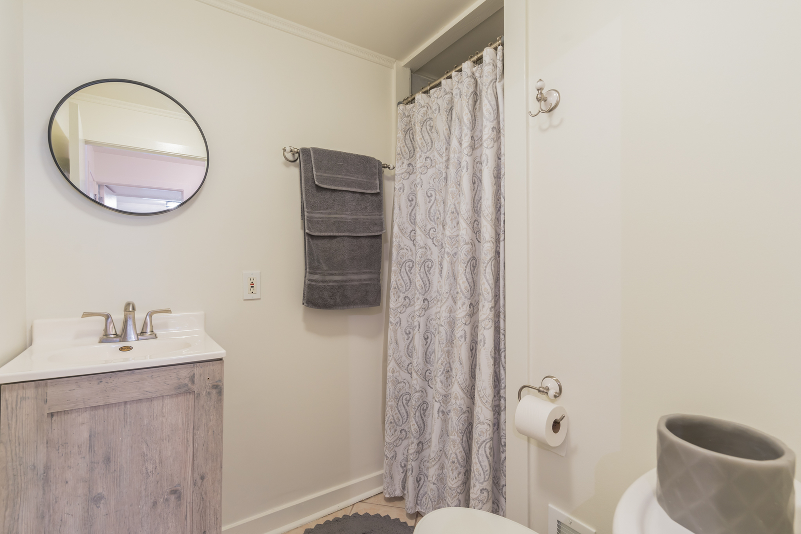 2729 North Racine Avenue, Unit N Chicago, IL 60614 - Photo 17 of 21 a bathroom with a sink and a mirror