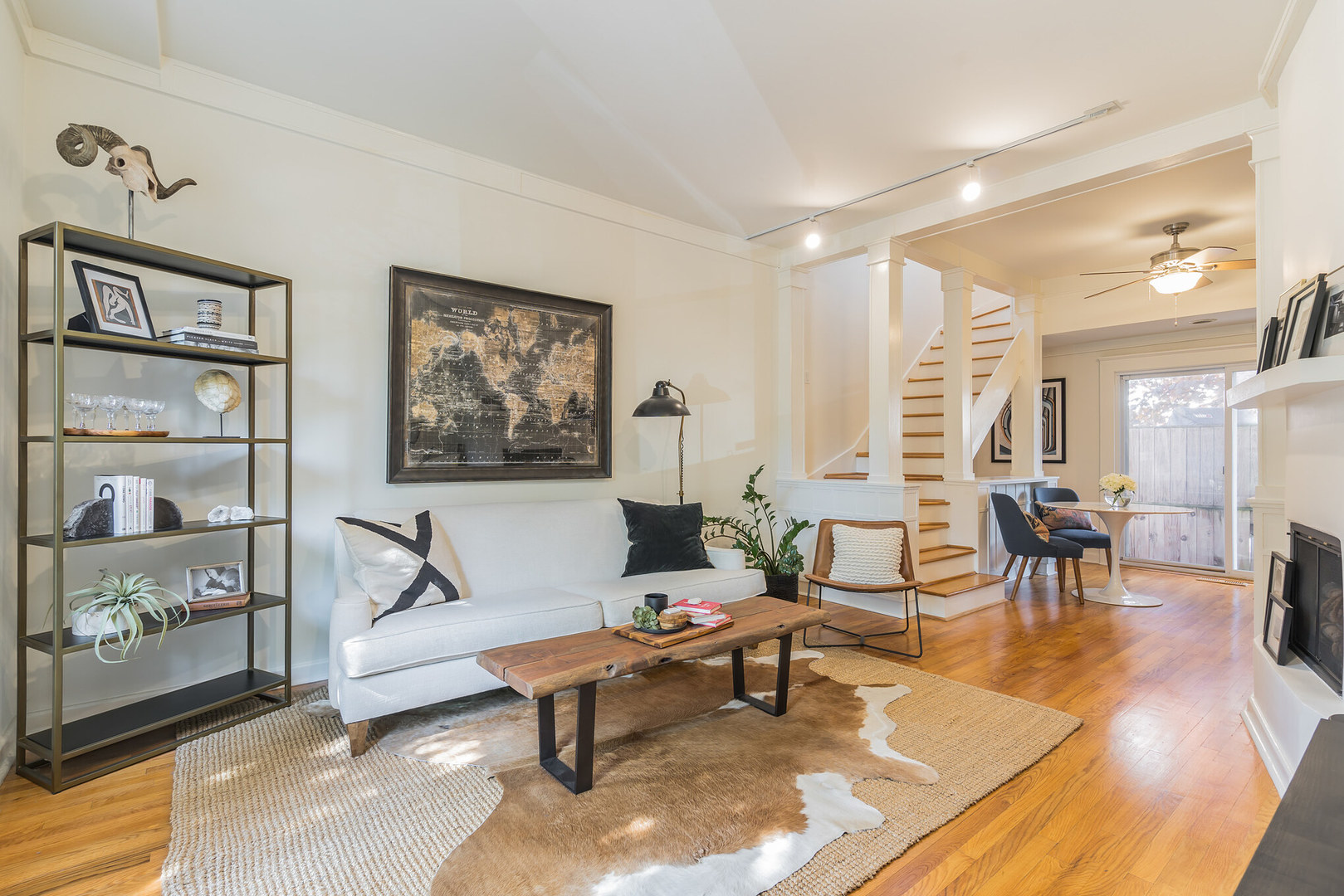 2729 North Racine Avenue, Unit N Chicago, IL 60614 - Photo 3 of 21 a living room with furniture and a painting on the wall