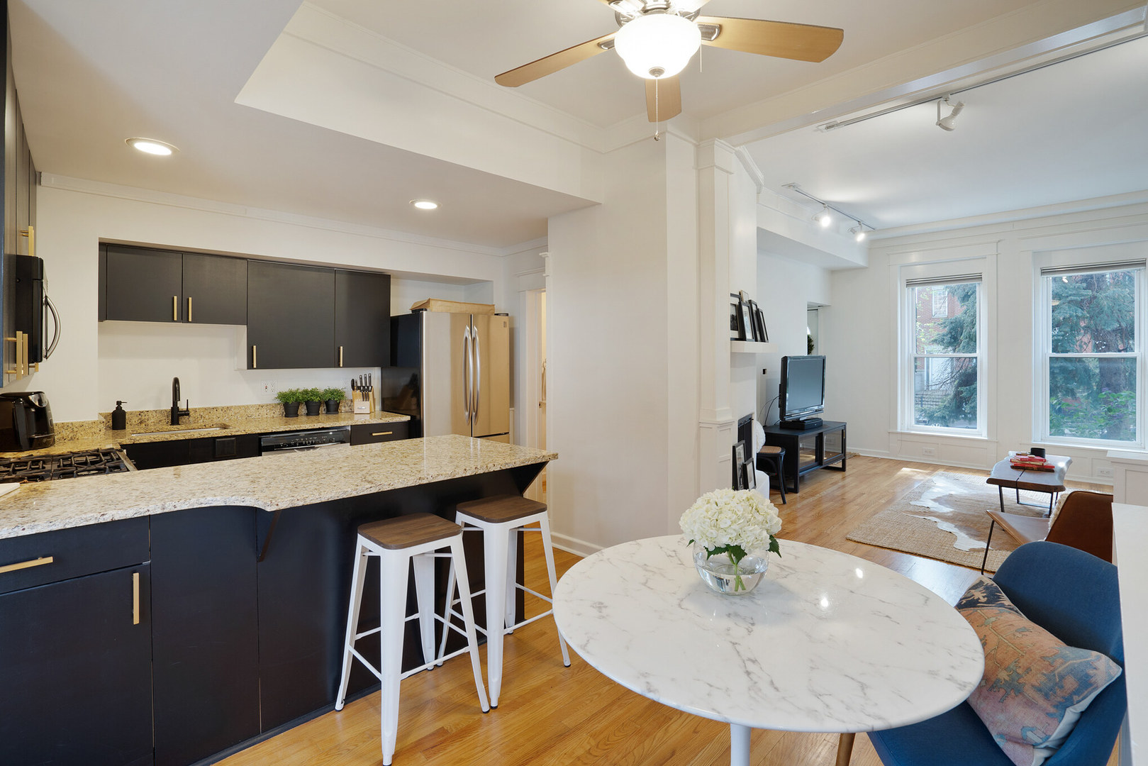 2729 North Racine Avenue, Unit N Chicago, IL 60614 - Photo 9 of 21 a kitchen with a table chairs sink and cabinets