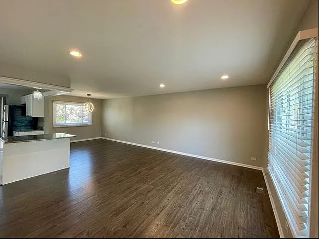 168 Farm Gate Lane Bolingbrook, IL 60440 - Photo 2 of 17