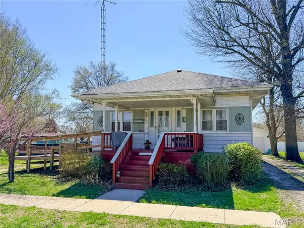 $114,900 | 223 West Broadway Street, Witt, IL 62094