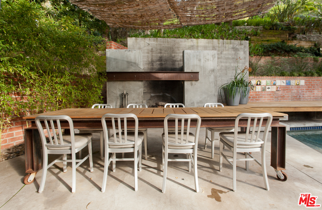 764 Latimer Road Santa Monica, CA 90402 - Photo 12 of 37