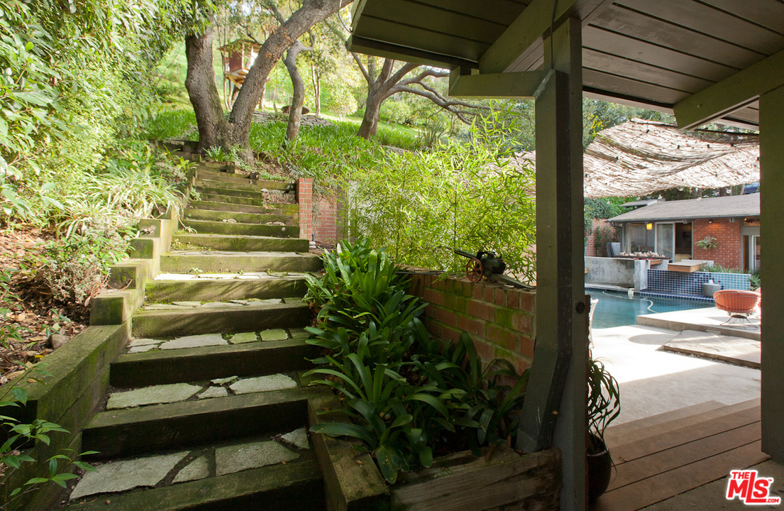 764 Latimer Road Santa Monica, CA 90402 - Photo 14 of 37