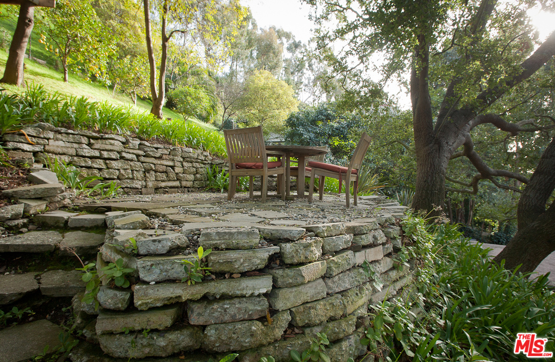 764 Latimer Road Santa Monica, CA 90402 - Photo 16 of 37