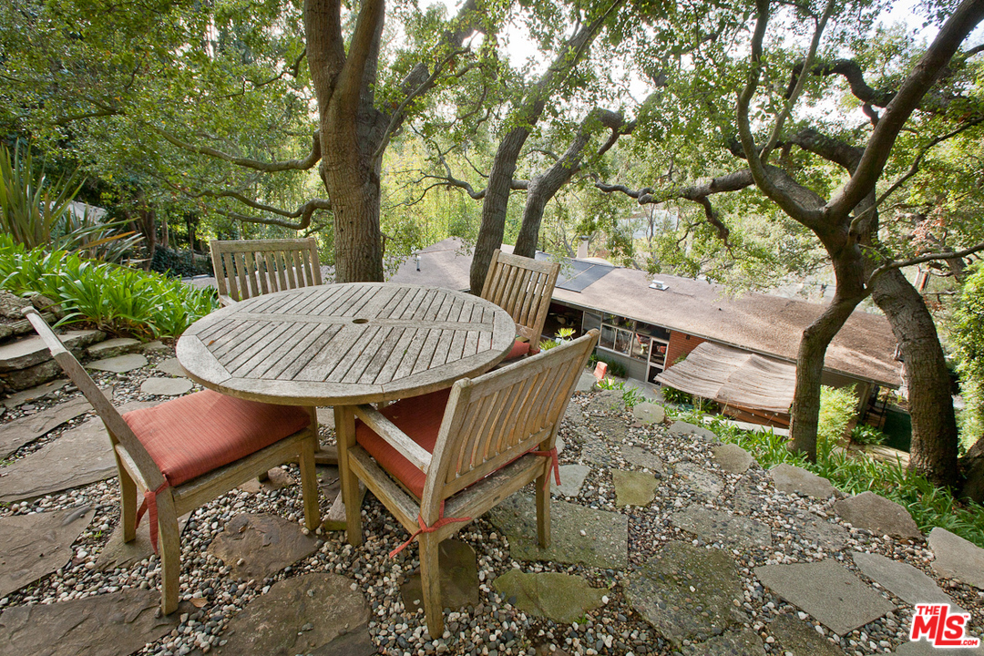 764 Latimer Road Santa Monica, CA 90402 - Photo 17 of 37