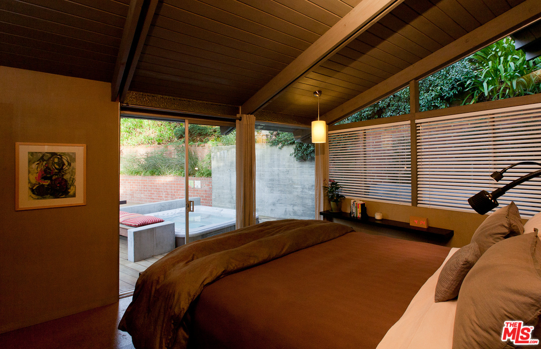 764 Latimer Road Santa Monica, CA 90402 - Photo 32 of 37