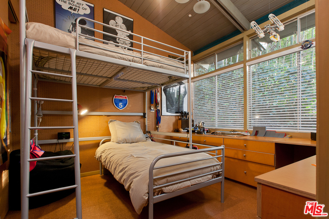 764 Latimer Road Santa Monica, CA 90402 - Photo 33 of 37