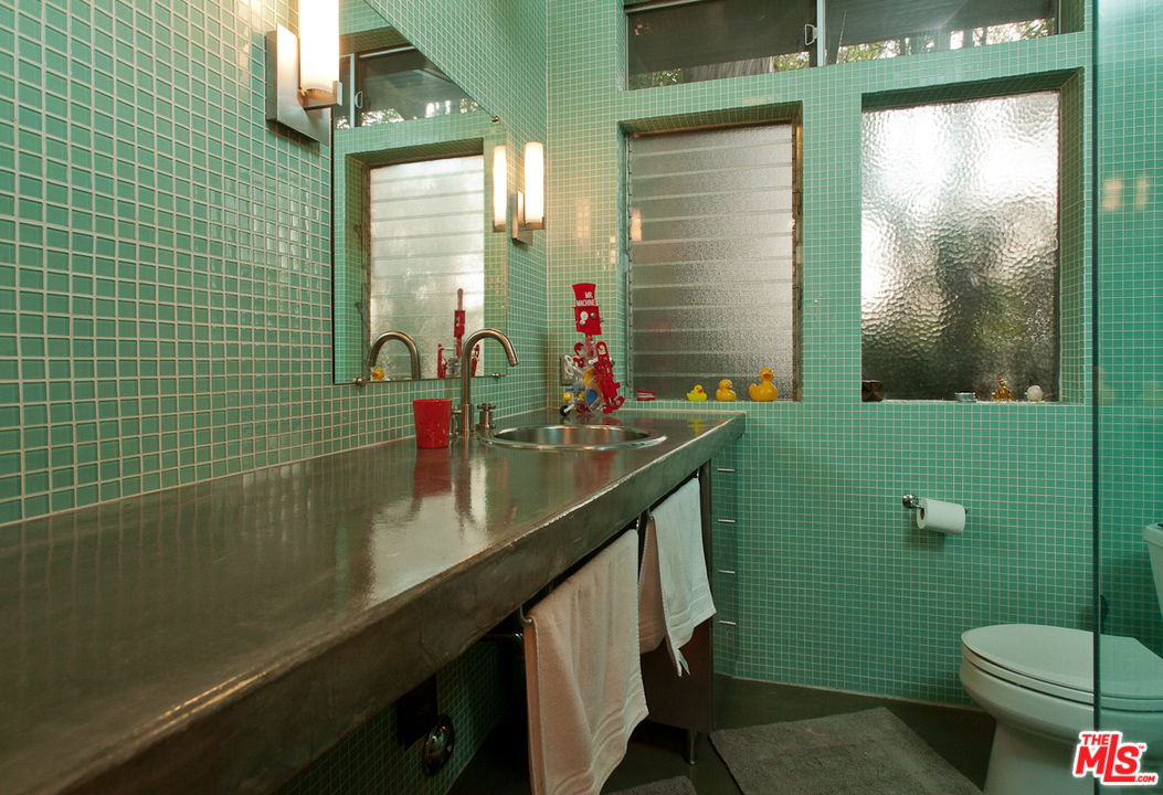 764 Latimer Road Santa Monica, CA 90402 - Photo 35 of 37