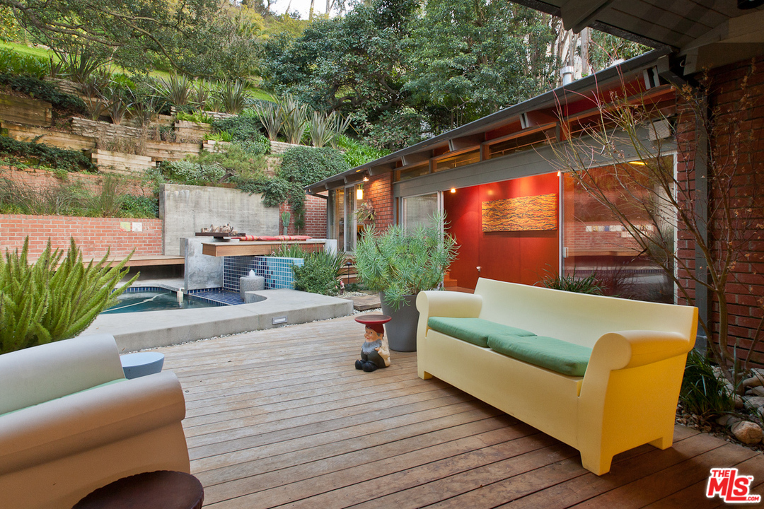 764 Latimer Road Santa Monica, CA 90402 - Photo 8 of 37