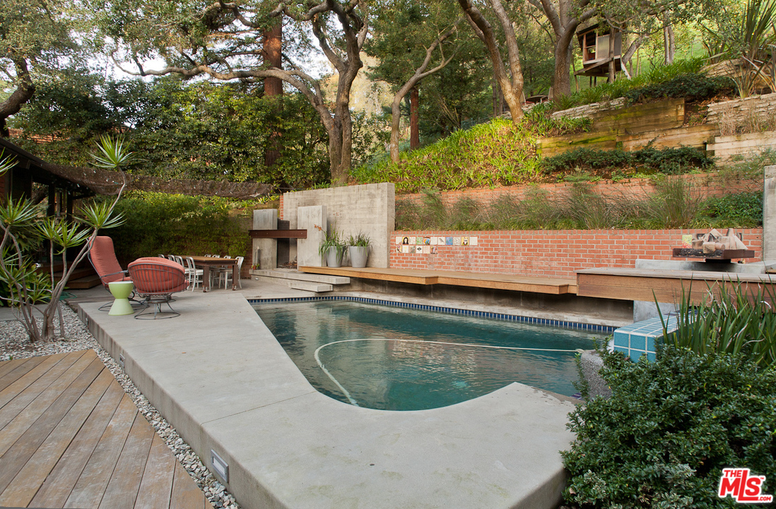 764 Latimer Road Santa Monica, CA 90402 - Photo 9 of 37