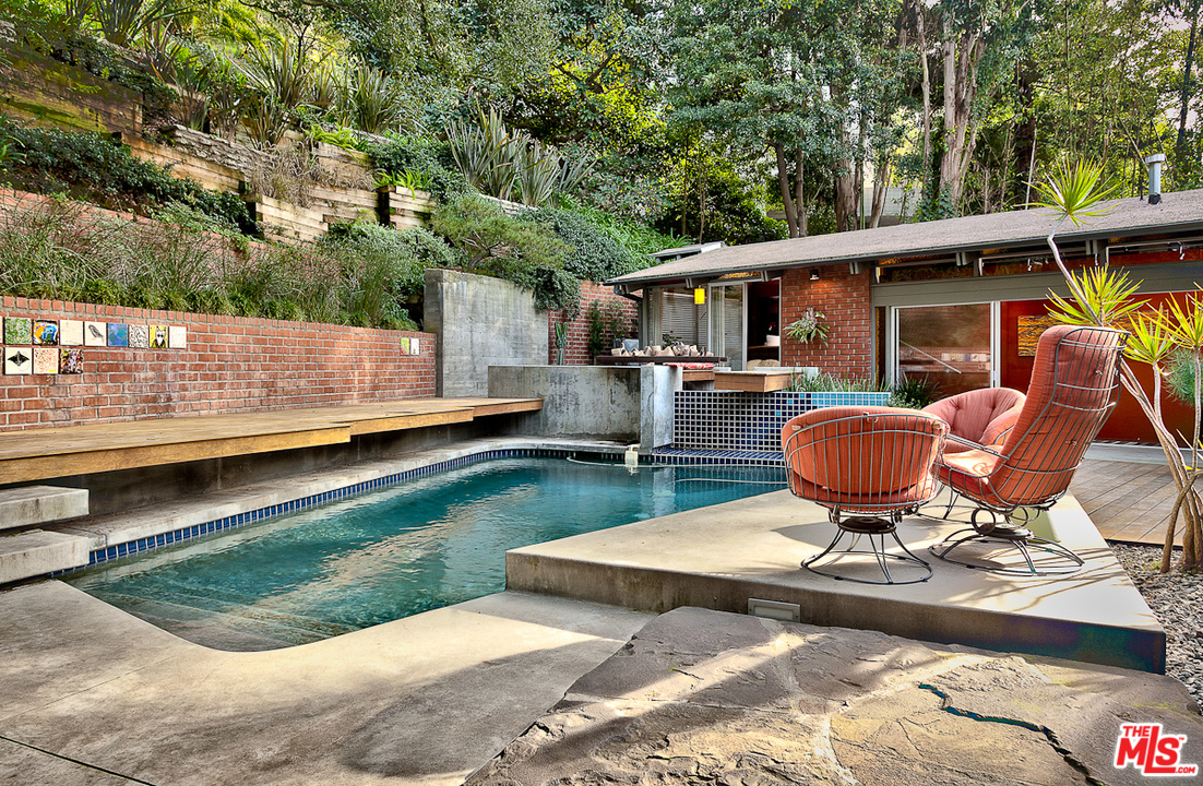 764 Latimer Road Santa Monica, CA 90402 - Photo 10 of 37