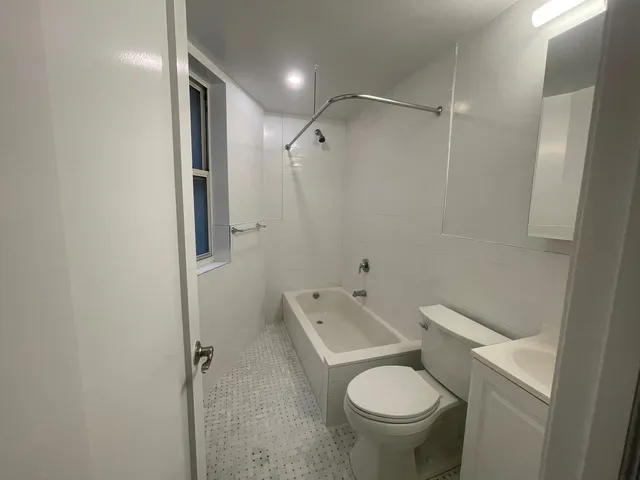 $2,795 | 309 West 57th Street, Unit 405 | Hell's Kitchen