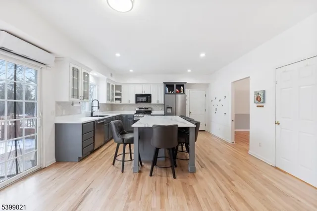 $795,000 | 12 Patricia Lane, Lafayette, NJ 07848