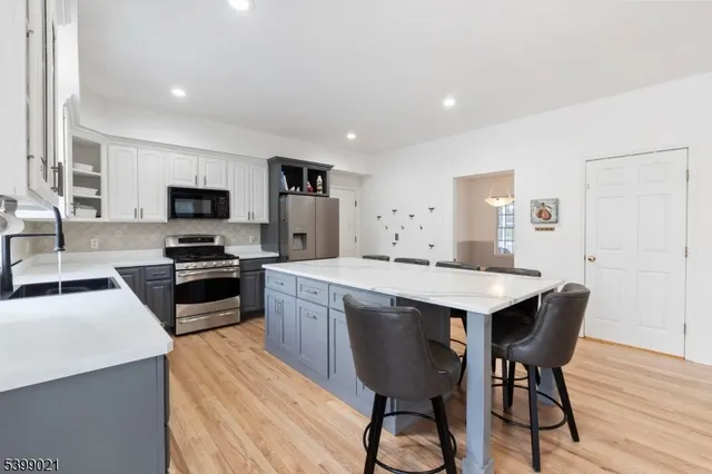 $795,000 | 12 Patricia Lane, Lafayette, NJ 07848