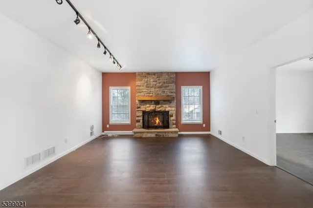 $795,000 | 12 Patricia Lane, Lafayette, NJ 07848