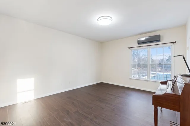 $795,000 | 12 Patricia Lane, Lafayette, NJ 07848