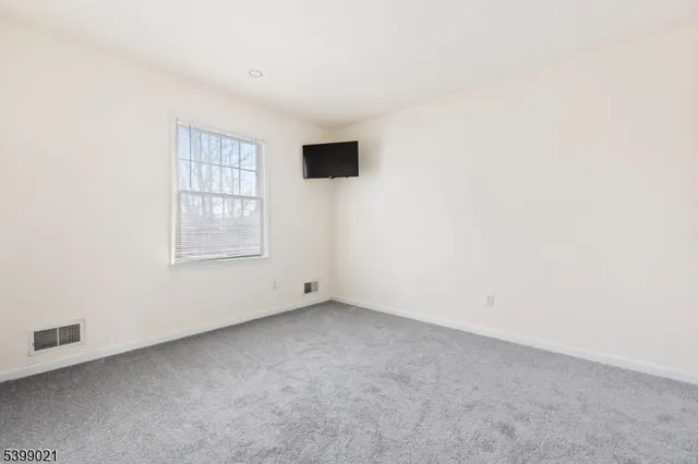 $795,000 | 12 Patricia Lane, Lafayette, NJ 07848