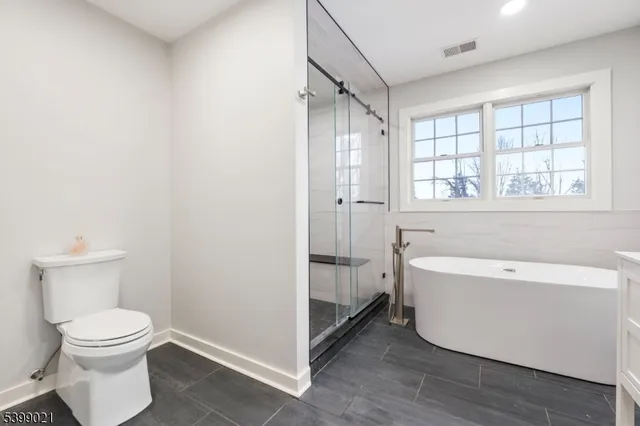 $795,000 | 12 Patricia Lane, Lafayette, NJ 07848