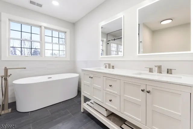 $795,000 | 12 Patricia Lane, Lafayette, NJ 07848