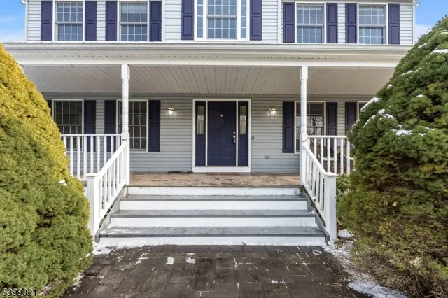 $795,000 | 12 Patricia Lane, Lafayette, NJ 07848