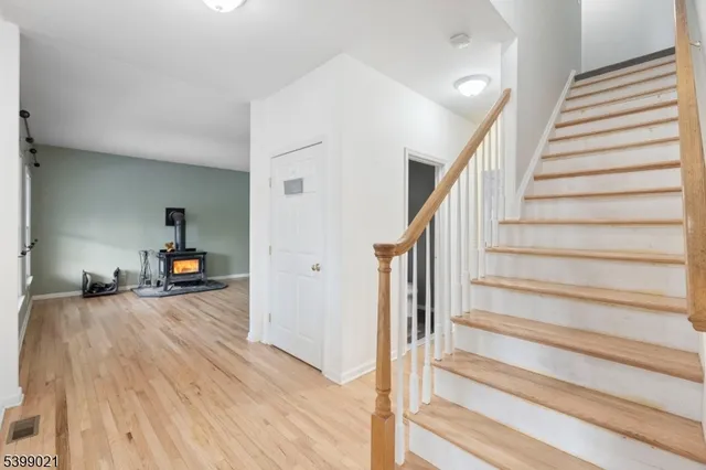 $795,000 | 12 Patricia Lane, Lafayette, NJ 07848