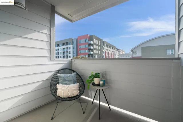 $295,000 | 6400 Christie Avenue, Unit 5203, Emeryville, CA 94608