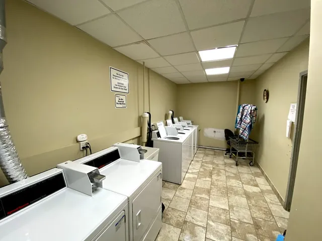 $1,350 | 839 West Sheridan Road, Unit 323, Chicago, IL 60613