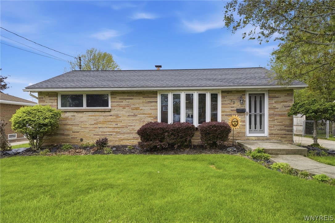 39 South Irwinwood Road Lancaster, NY 14086 - Photo 1 of 45