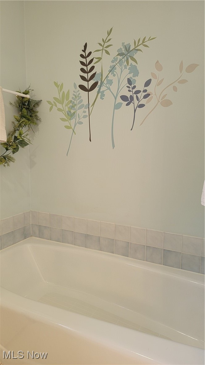 16399 Quarry Road Wellington, OH 44090 - Photo 28 of 50 Second floor bathroom with soaking tub