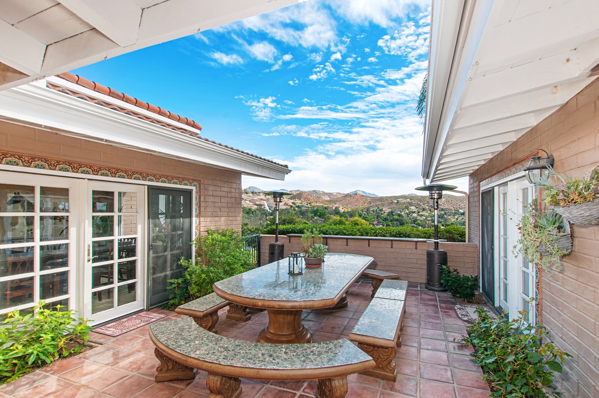 14016 Del Poniente Road Poway, CA 92064 - Photo 2 of 21