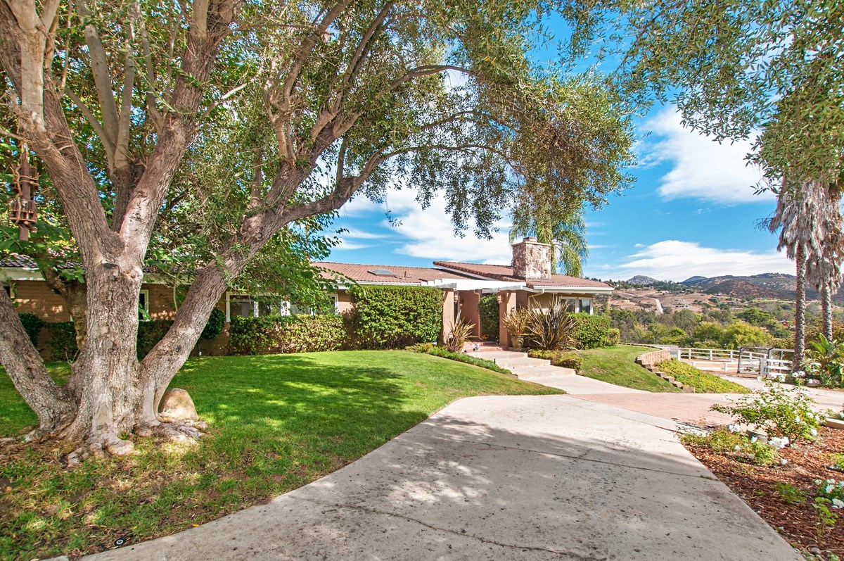 14016 Del Poniente Road Poway, CA 92064 - Photo 4 of 21