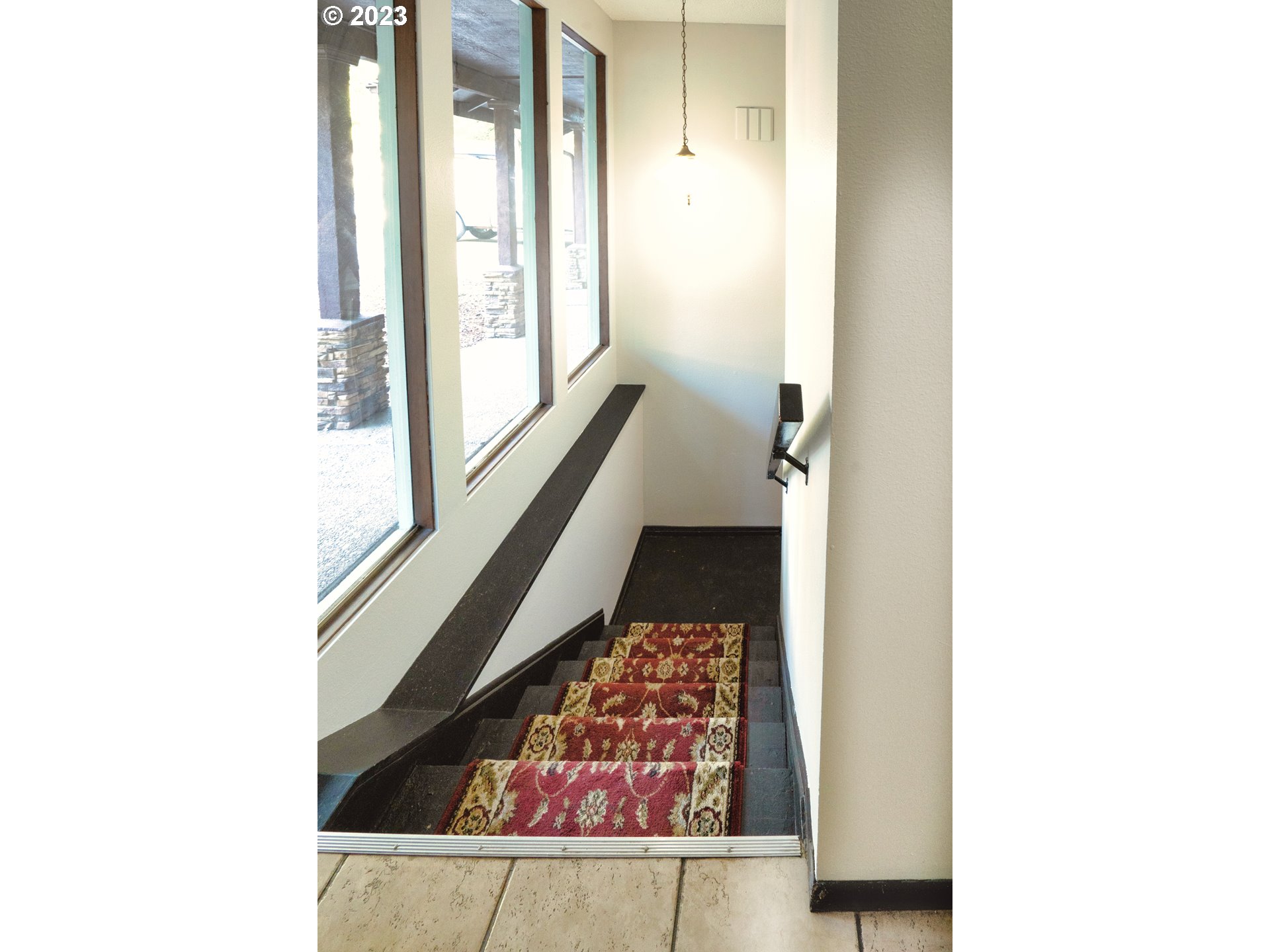 4146 Normandy Way Eugene, OR 97405 - Photo 24 of 48 a view of an entryway