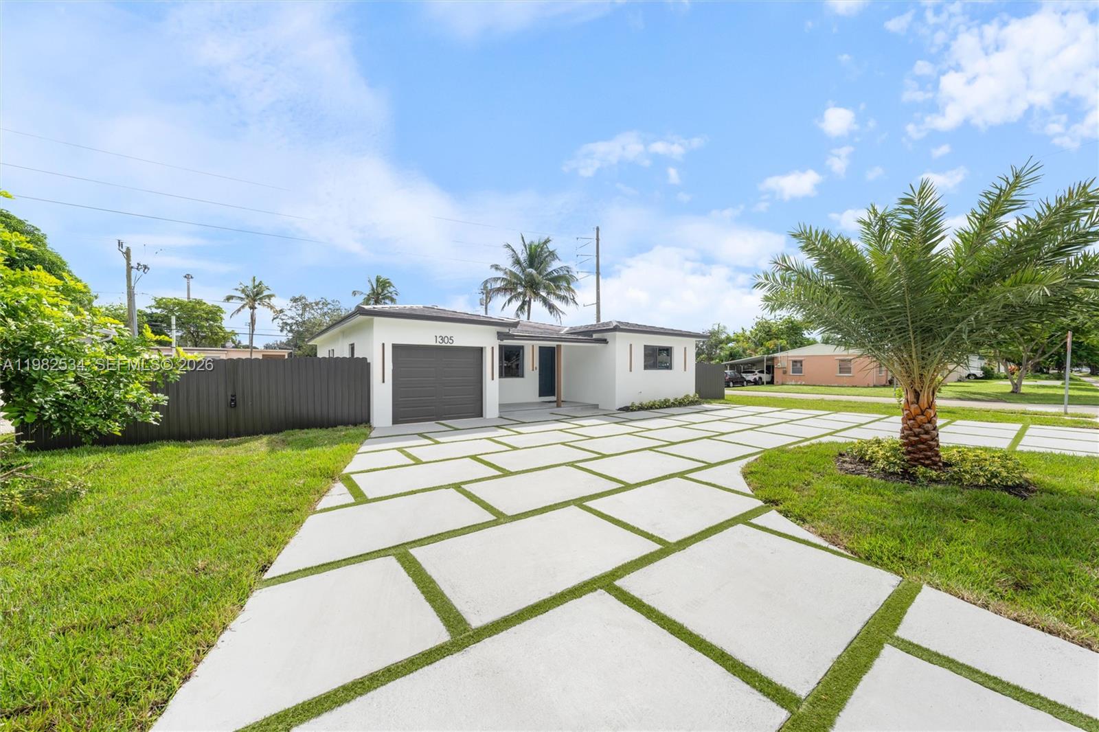 1305 North 31st Road Hollywood, FL 33021 - Photo 2 of 25