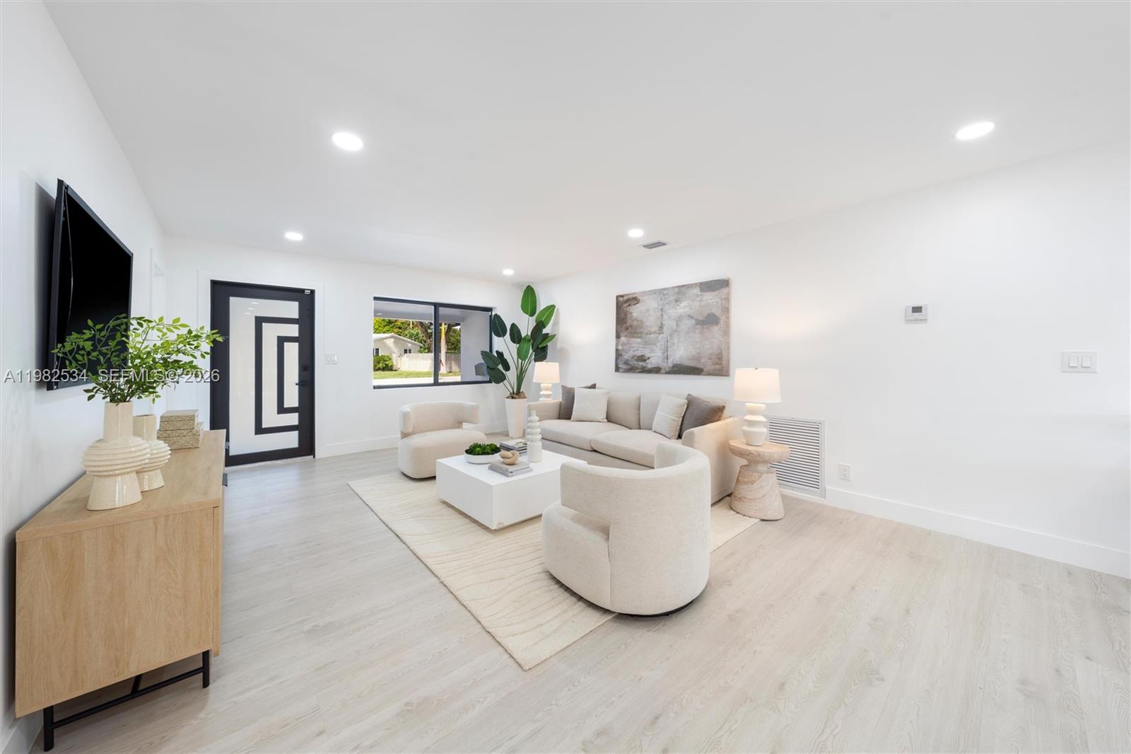 1305 North 31st Road Hollywood, FL 33021 - Photo 4 of 25