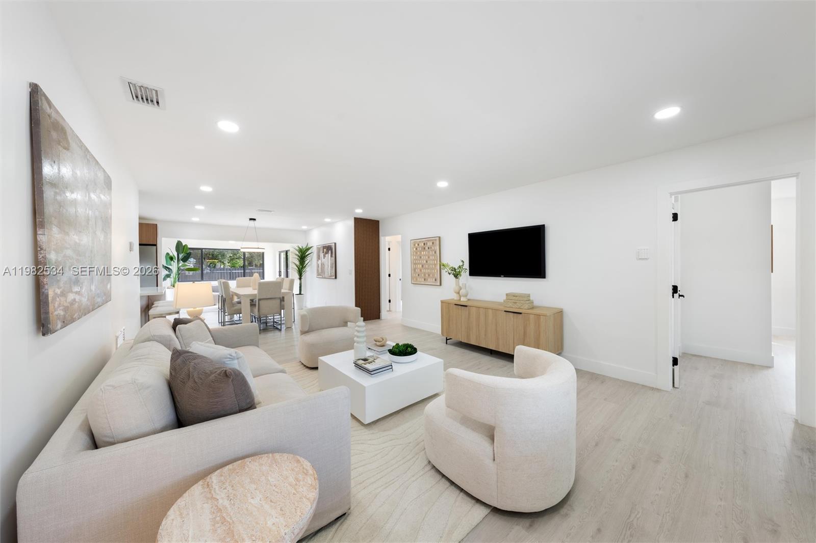 1305 North 31st Road Hollywood, FL 33021 - Photo 6 of 25