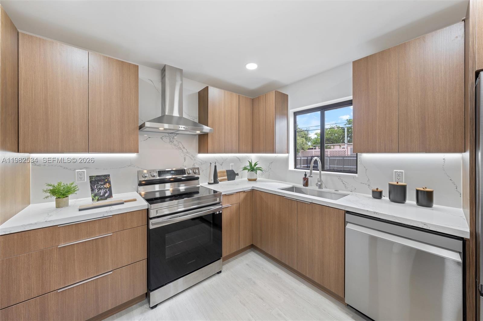 1305 North 31st Road Hollywood, FL 33021 - Photo 9 of 25