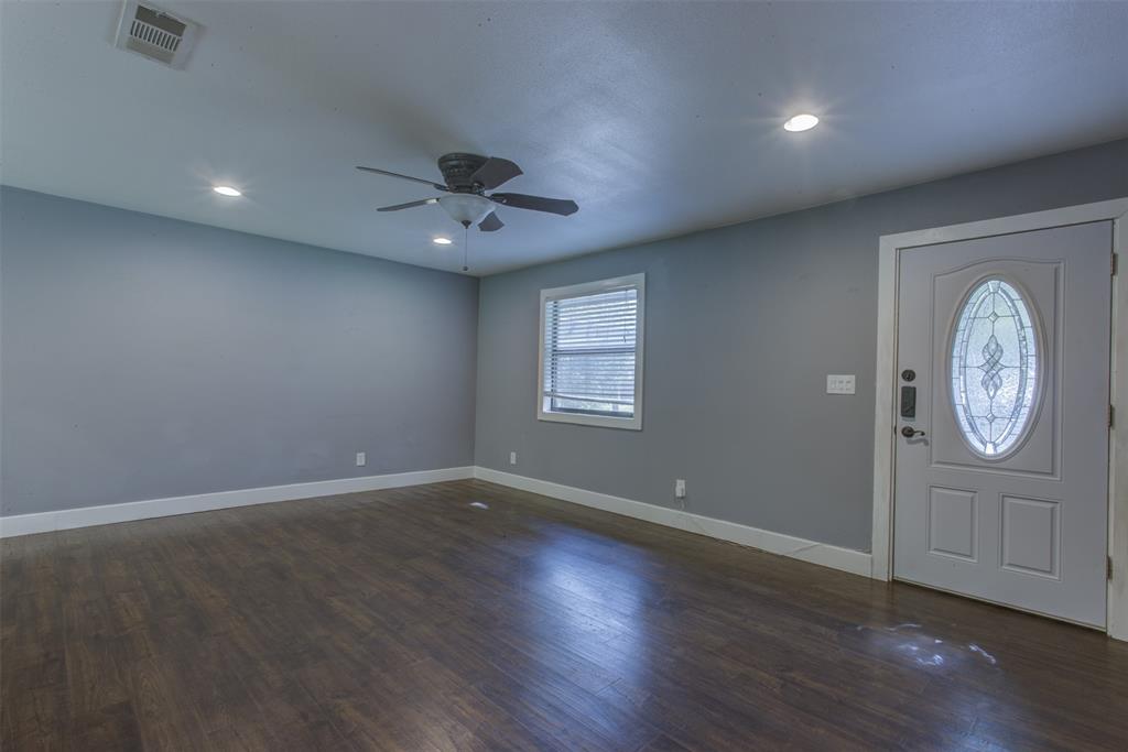 209 Case Street Weatherford, TX 76086 - Photo 4 of 25 Spacious front living room