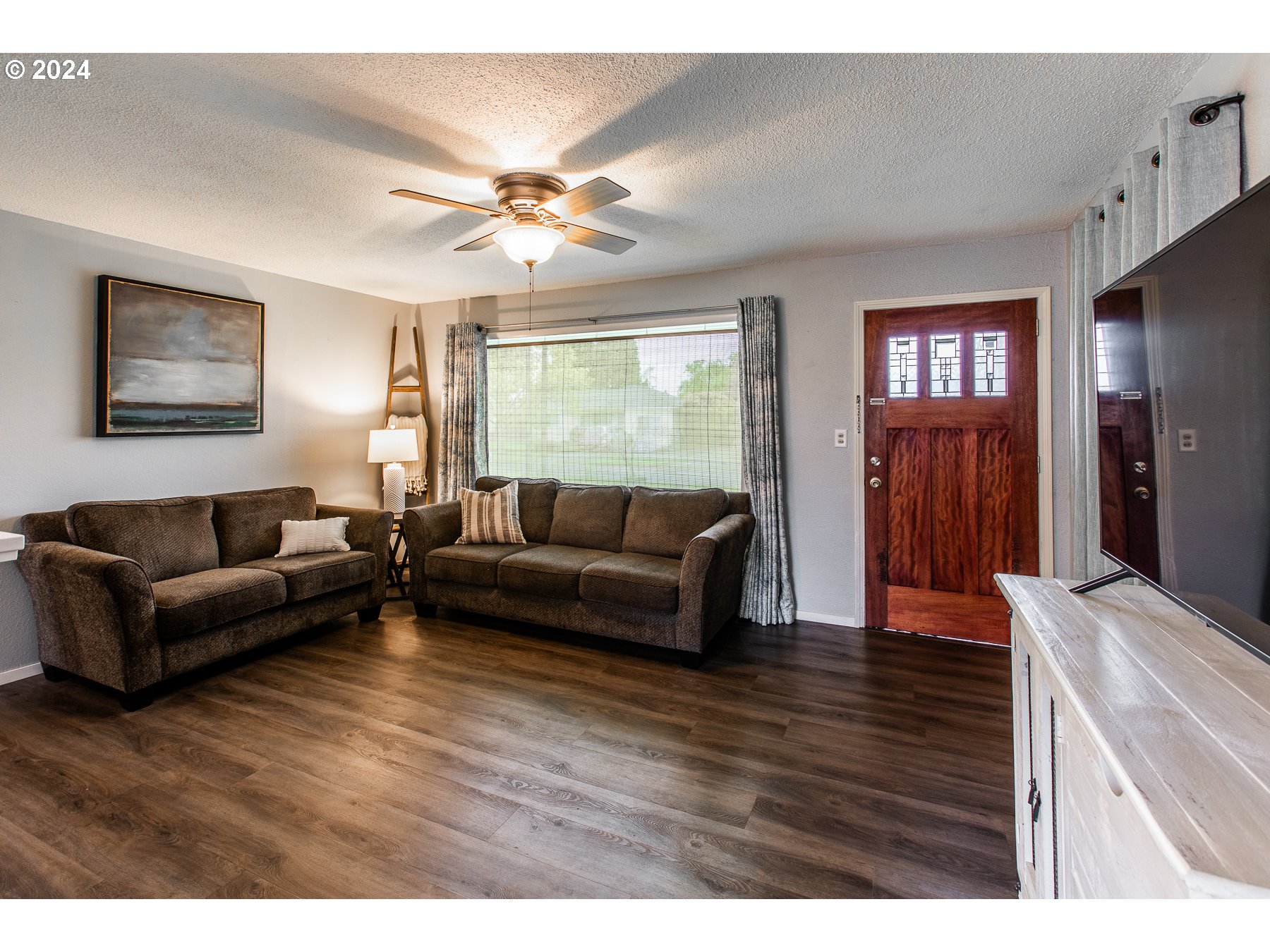1429 L Street Springfield, OR 97477 - Photo 4 of 20 a living room with furniture and a wooden floor