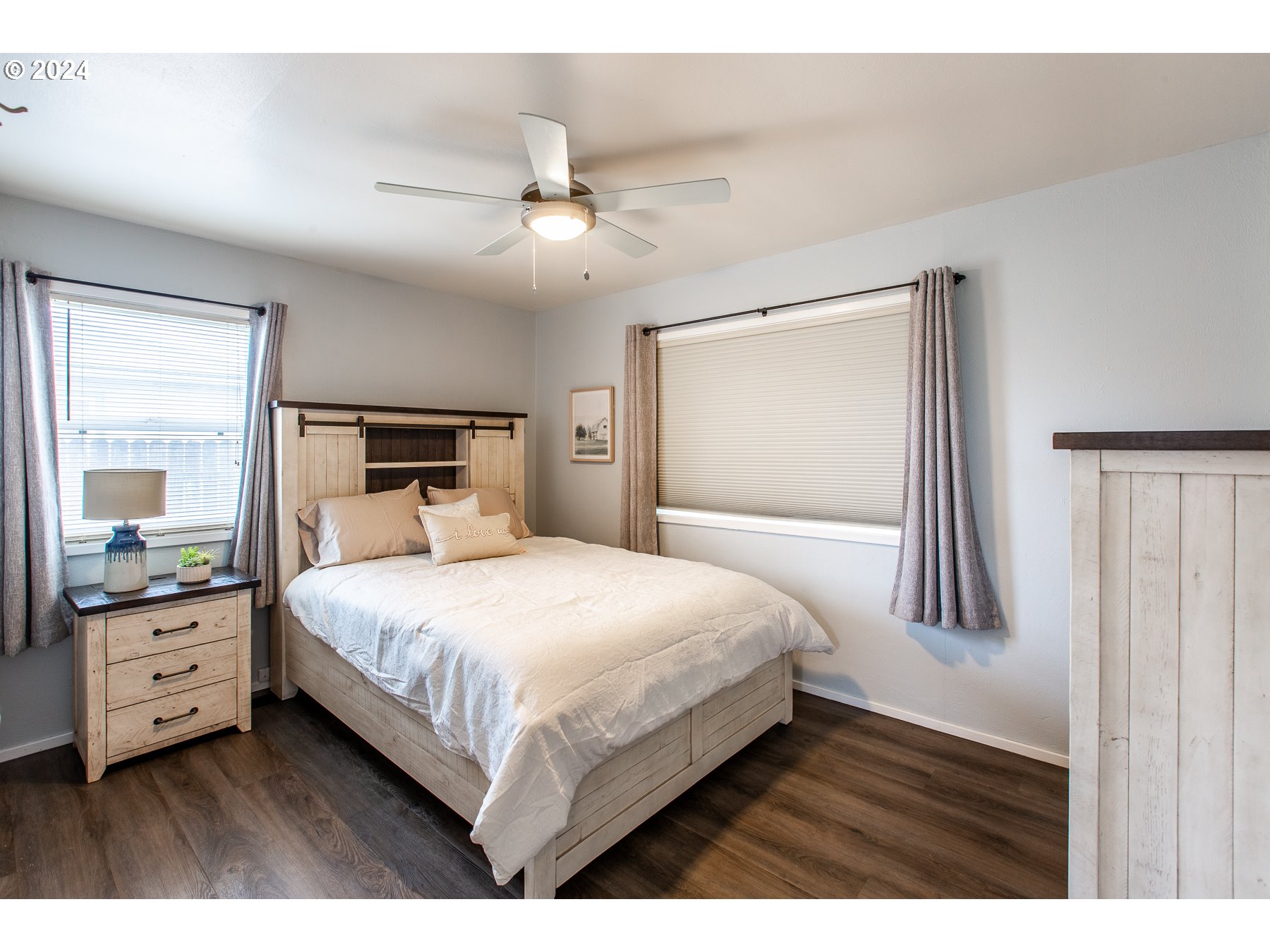 1429 L Street Springfield, OR 97477 - Photo 8 of 20 a bedroom with a bed and a window