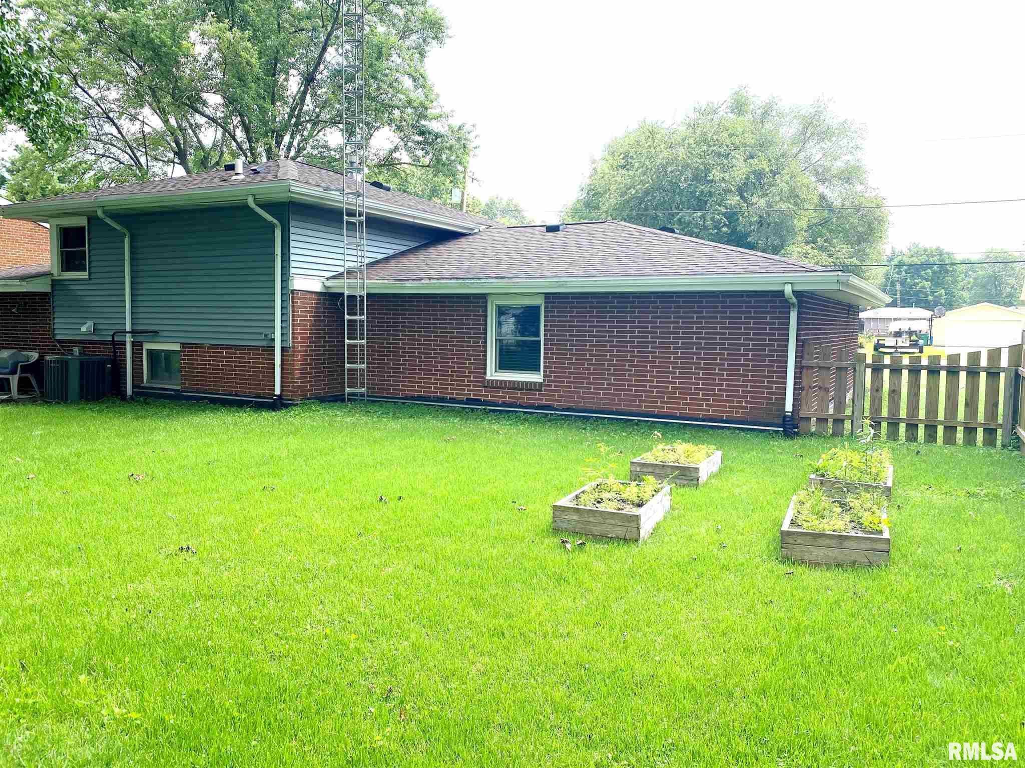 2601 East Keys Avenue Springfield, IL 62702 - Photo 39 of 40