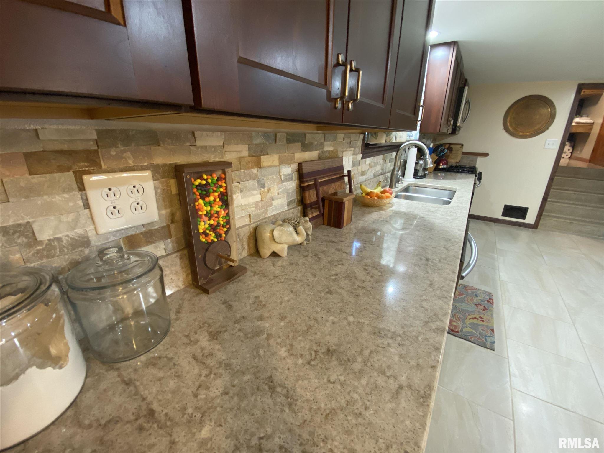 2601 East Keys Avenue Springfield, IL 62702 - Photo 7 of 40
