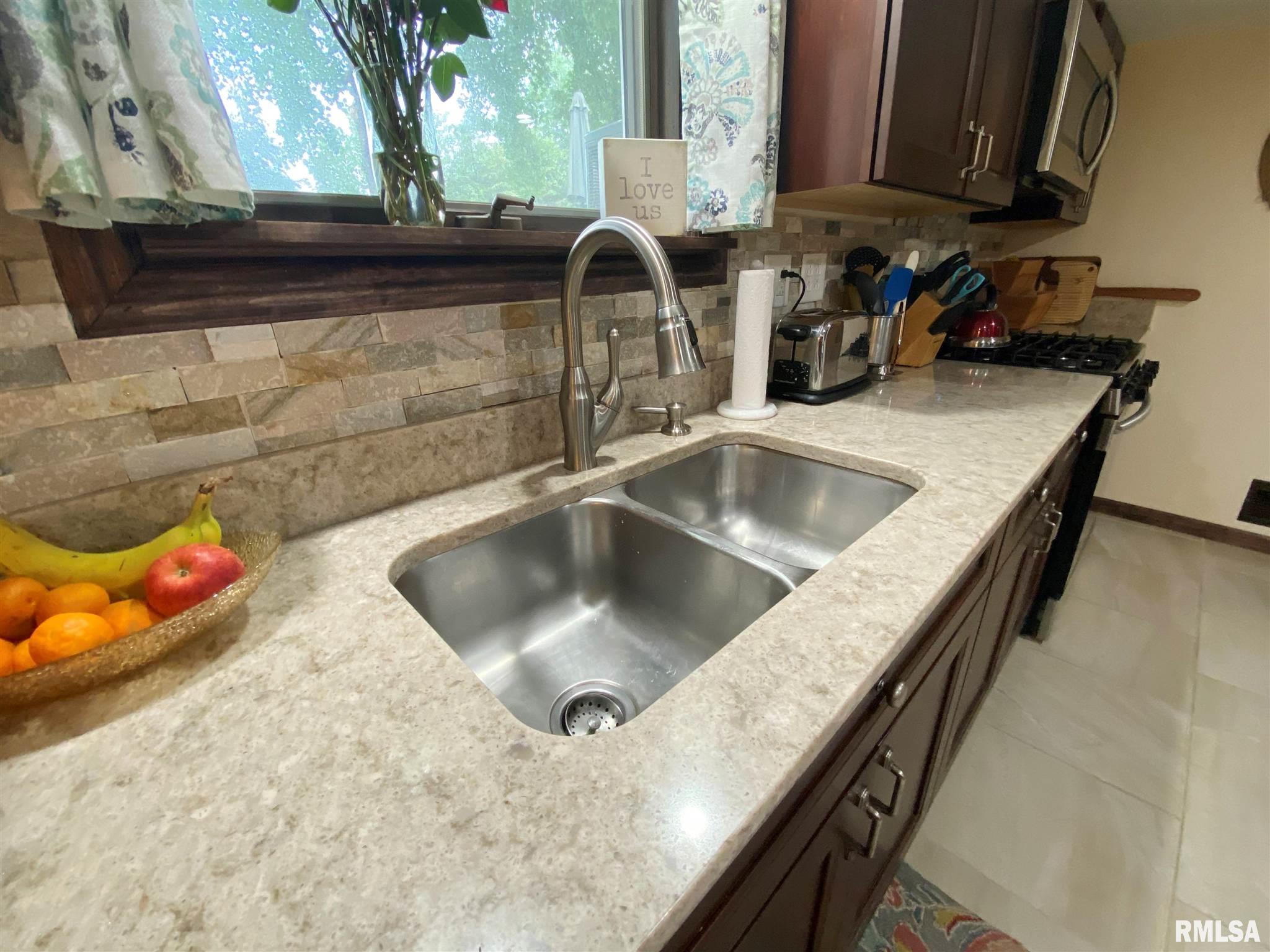 2601 East Keys Avenue Springfield, IL 62702 - Photo 8 of 40