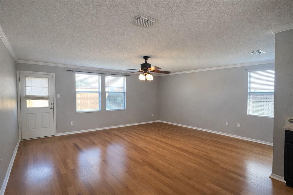 1621 Carolina Ridge Way Fort Worth, TX 76247 - Photo 4 of 7