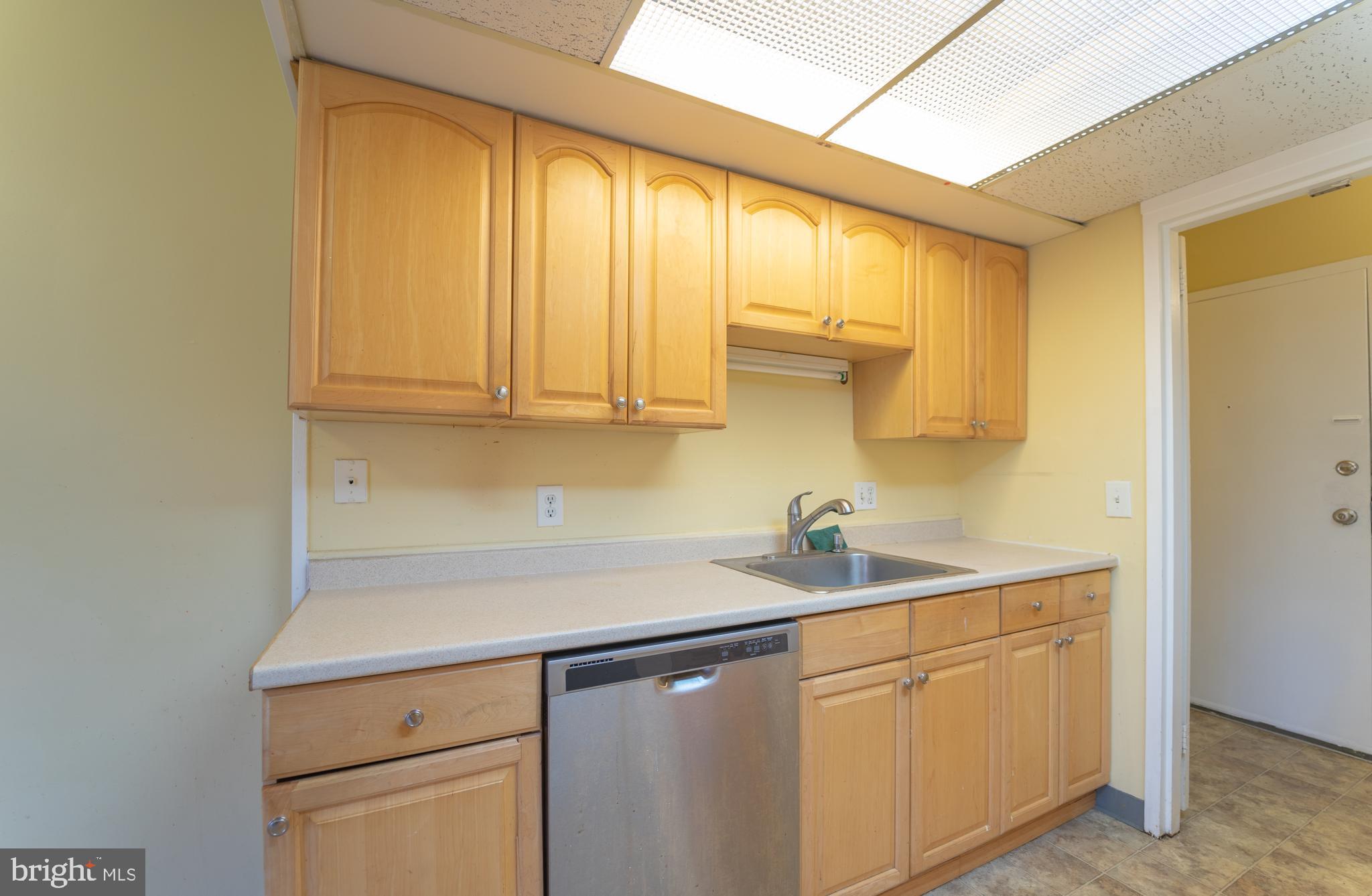 11649 Stoneview Square, Unit 11C Reston, VA 20191 - Photo 5 of 35 Gallery Image 5