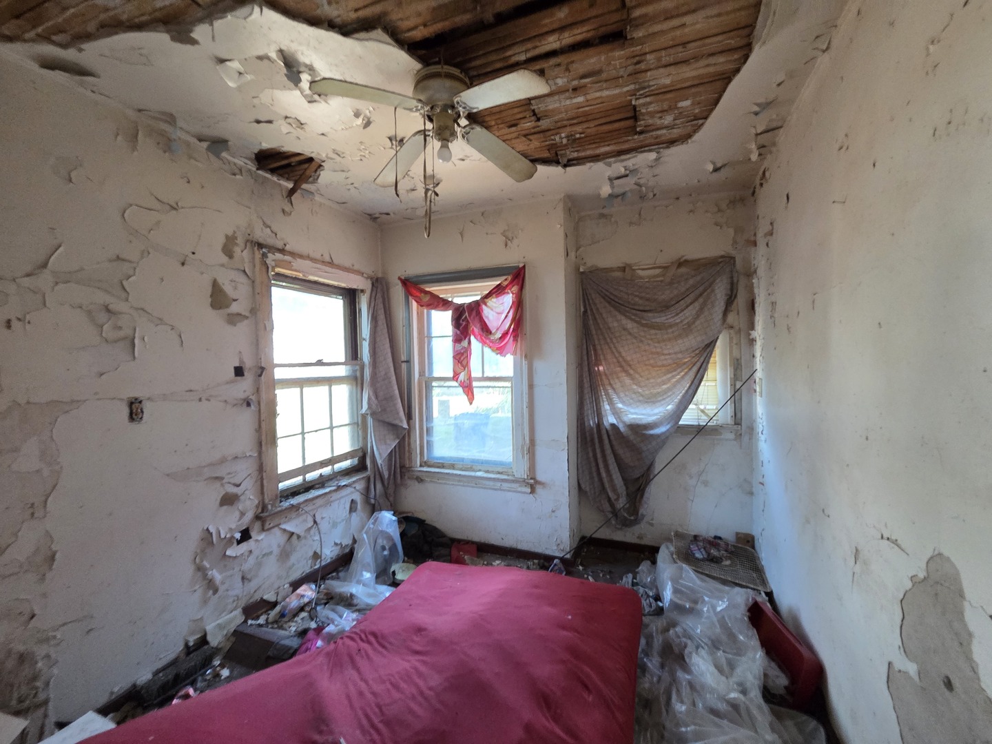 61 East 155th Street Harvey, IL 60426 - Photo 4 of 7 a bed room with a bed and a television