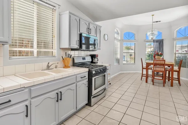 $415,000 | Undisclosed Address, Bakersfield, CA 93312